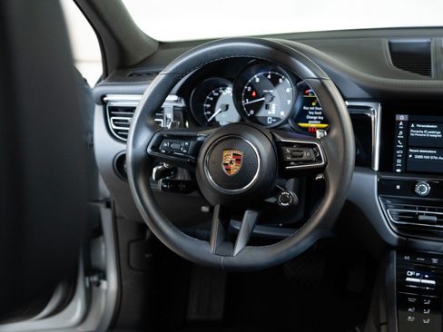 Certified 2026 Porsche Macan AWD/4WD image 26