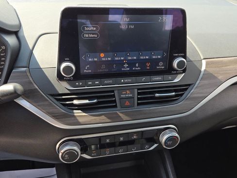 Used 2025 Nissan Altima 2.5 SV image 17
