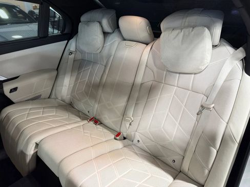 Used 2024 BMW 760i xDrive image 35