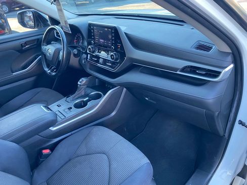 Used 2020 Toyota Highlander LE image 40