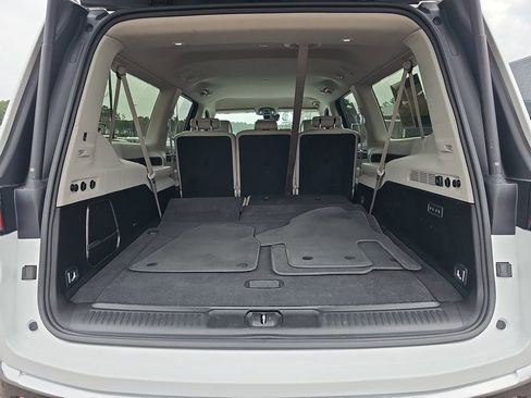 Used 2024 Jeep Wagoneer L Series II image 17