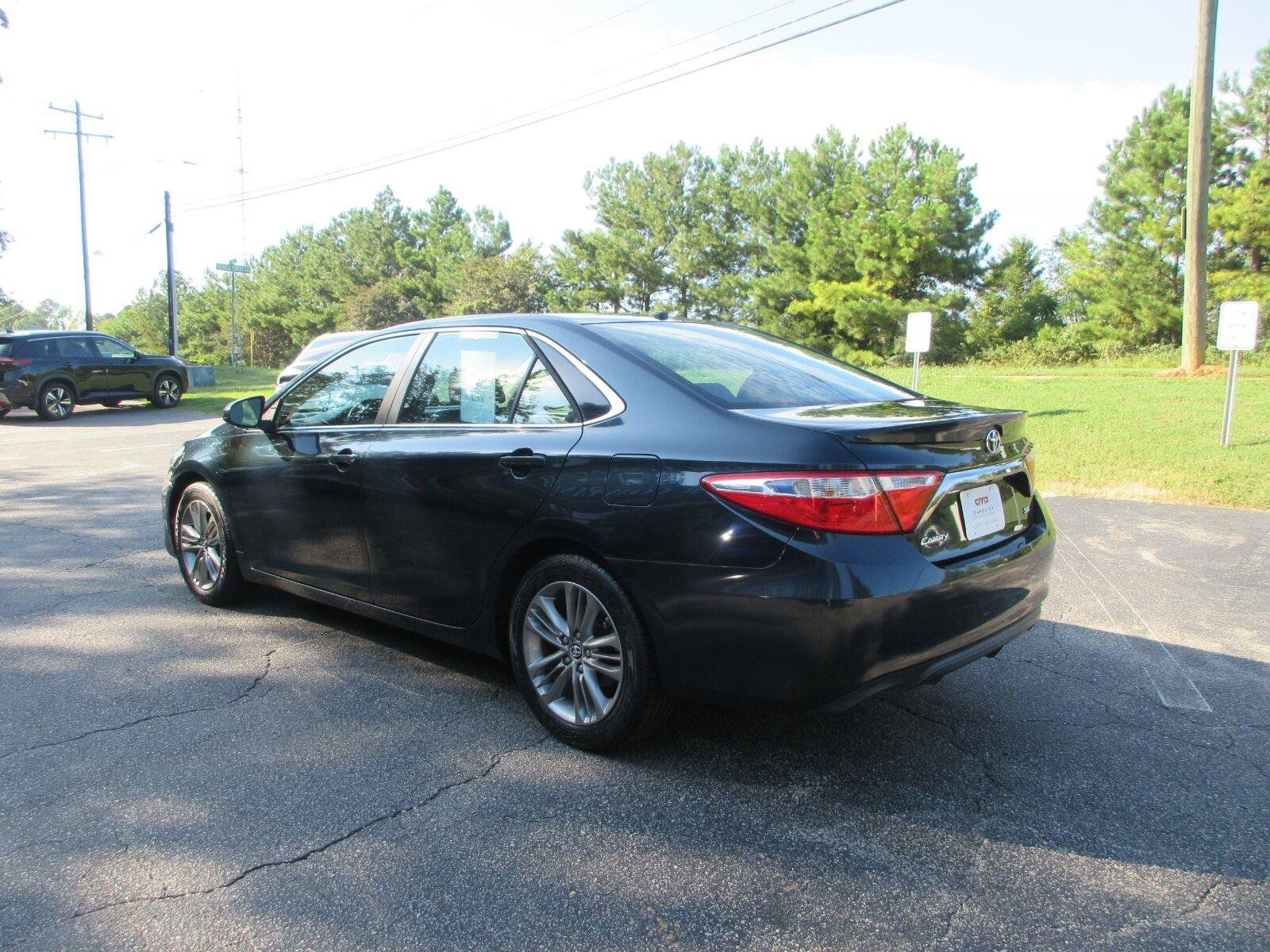 Used 2016 Toyota Camry SE w/ Moonroof Package FWD image 7