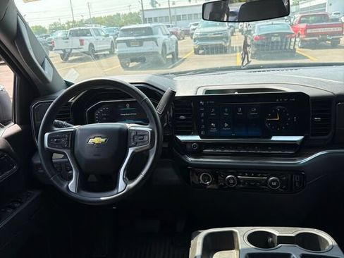 Used 2023 Chevrolet Silverado 1500 LT AWD/4WD image 7