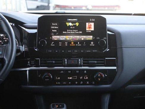 Used 2025 Nissan Pathfinder SL image 26