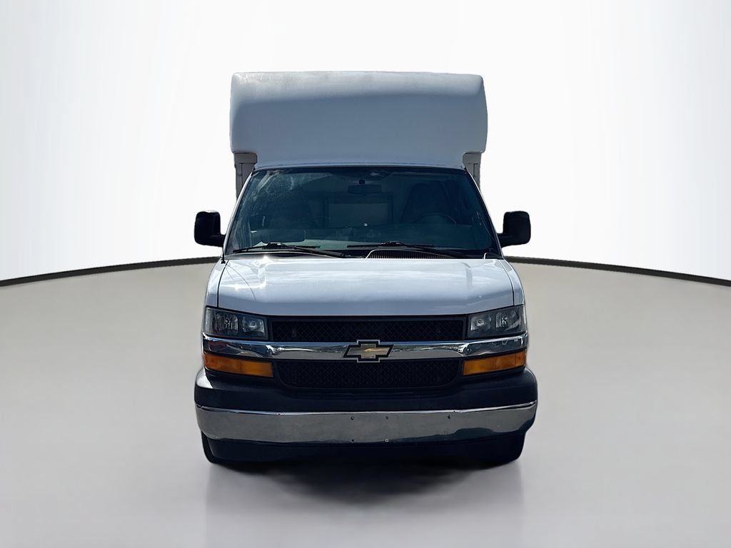 Used 2017 Chevrolet Express 3500 w/ Chrome Appearance Package RWD image 2