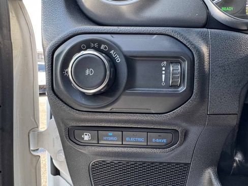 Used 2023 Jeep Wrangler Unlimited AWD/4WD image 10