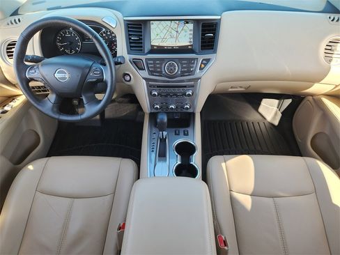 Used 2019 Nissan Pathfinder SL image 18