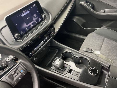 Used 2023 Nissan Rogue SV AWD/4WD image 16