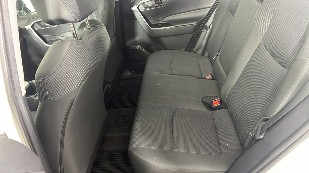 Used 2022 Toyota RAV4 LE AWD/4WD image 15