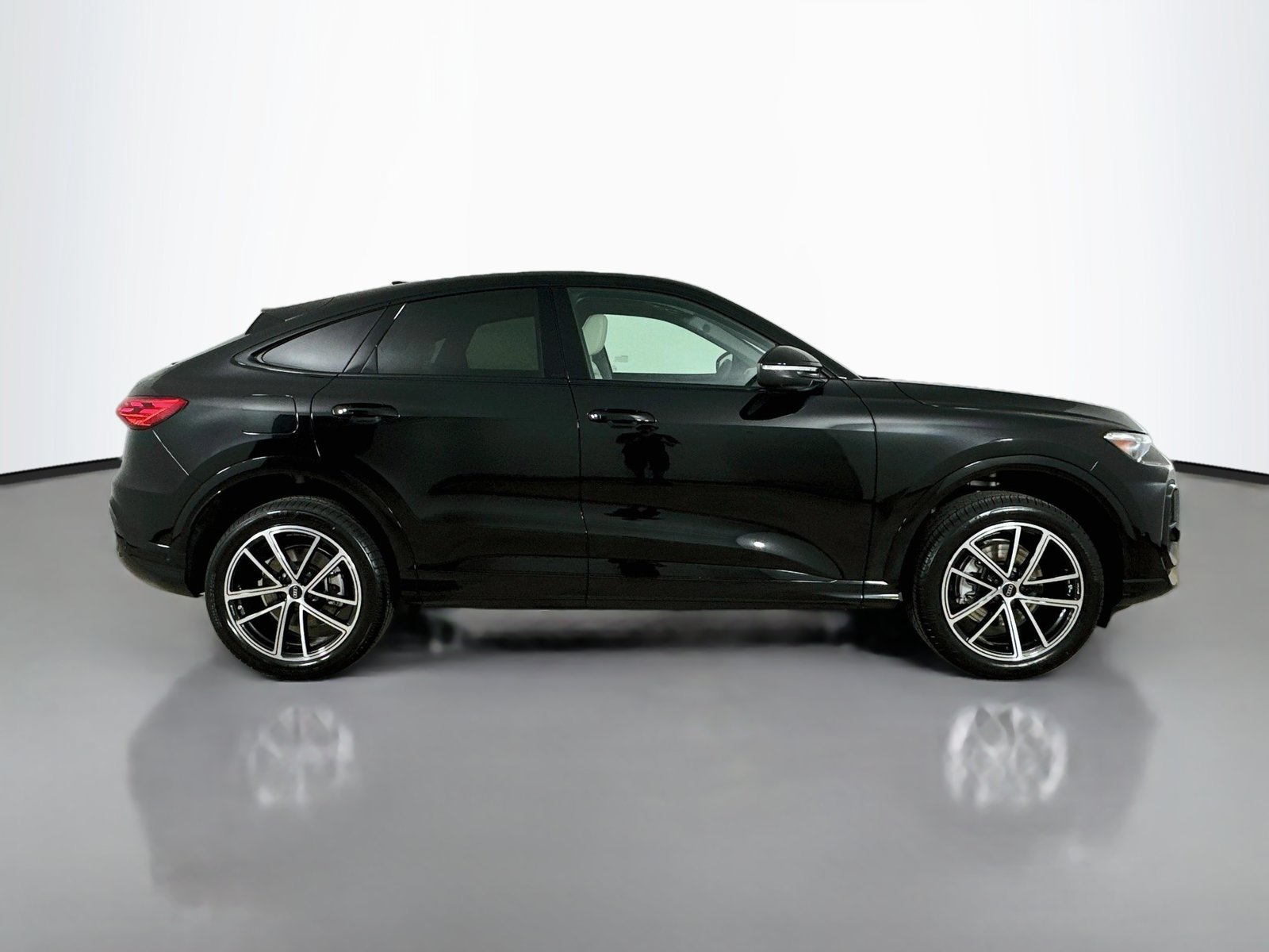 New 2026 Audi Q5 Premium Plus AWD/4WD image 4