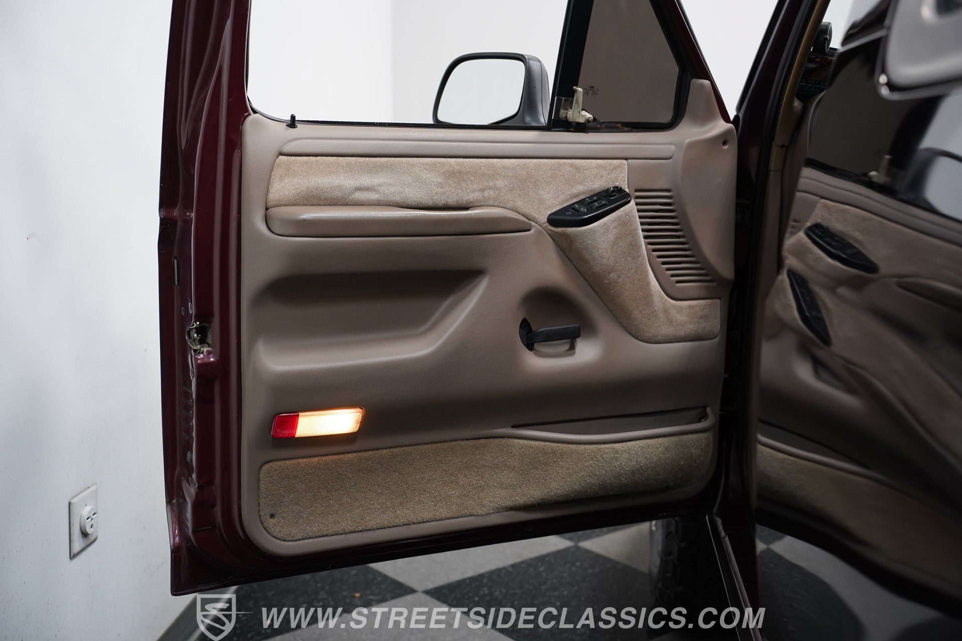 Used 1996 Ford Bronco Eddie Bauer AWD/4WD image 36