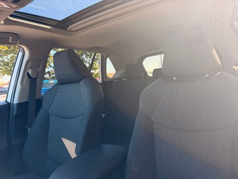 Used 2019 Toyota RAV4 XLE w/ Convenience Package AWD/4WD image 7