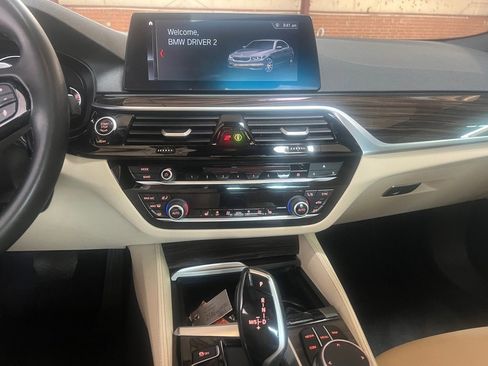 Used 2019 BMW 530i w/ Luxury Package image 26