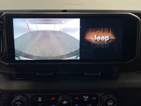 Used 2024 Jeep Wrangler Rubicon image 23