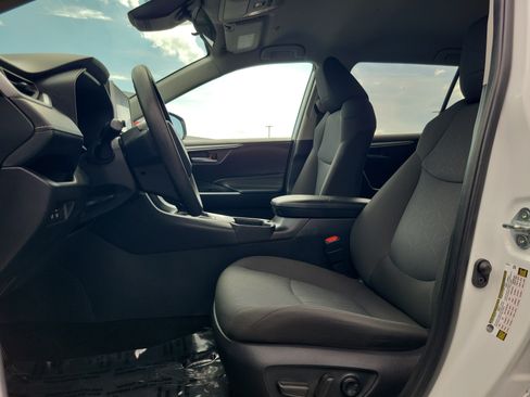 Certified 2025 Toyota RAV4 XLE AWD/4WD image 21