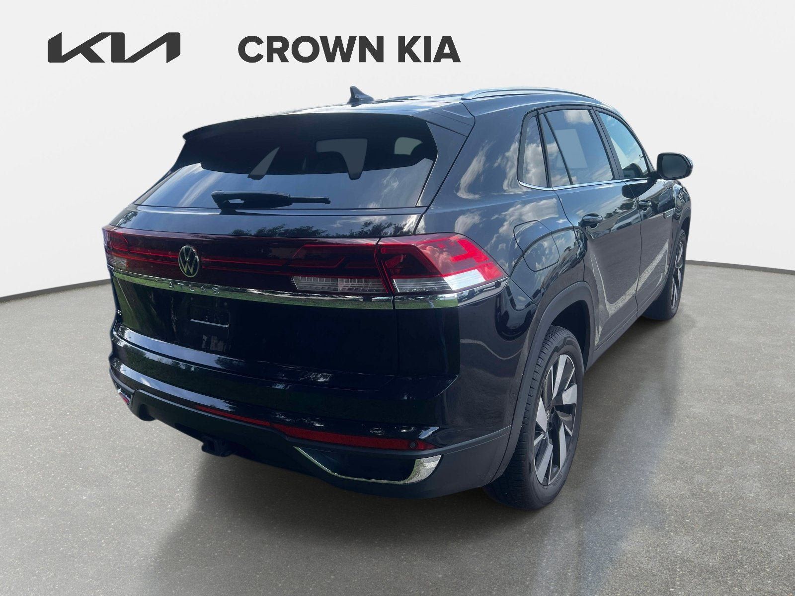 Used 2024 Volkswagen Atlas Cross Sport SE FWD image 37
