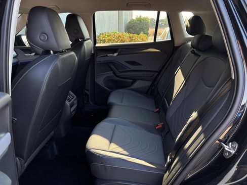 Used 2026 Volkswagen Tiguan SE AWD/4WD image 27