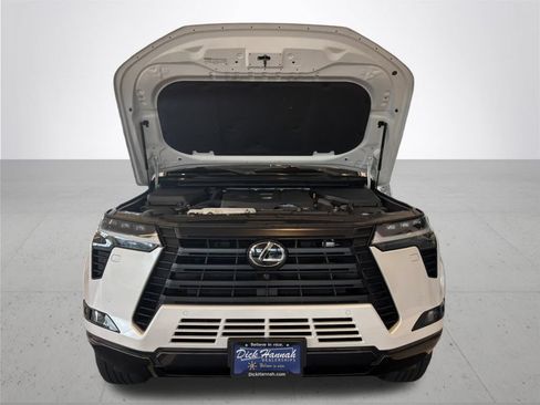 Used 2024 Lexus GX 550 w/ Cold Area Package AWD/4WD image 4