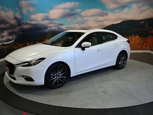 Used 2018 MAZDA MAZDA3 Grand Touring w/ Premium Equipment Package image 4