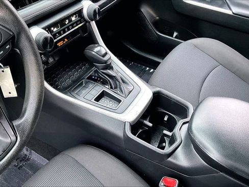 Used 2022 Toyota RAV4 LE FWD image 13