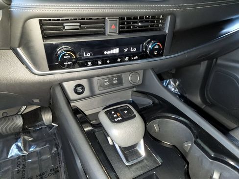 Used 2025 Nissan Rogue SV FWD image 21