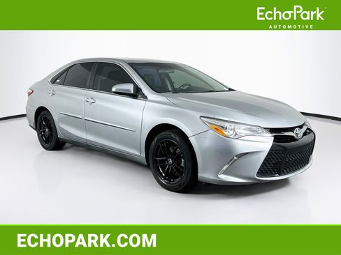 Used 2017 Toyota Camry SE FWD image 1