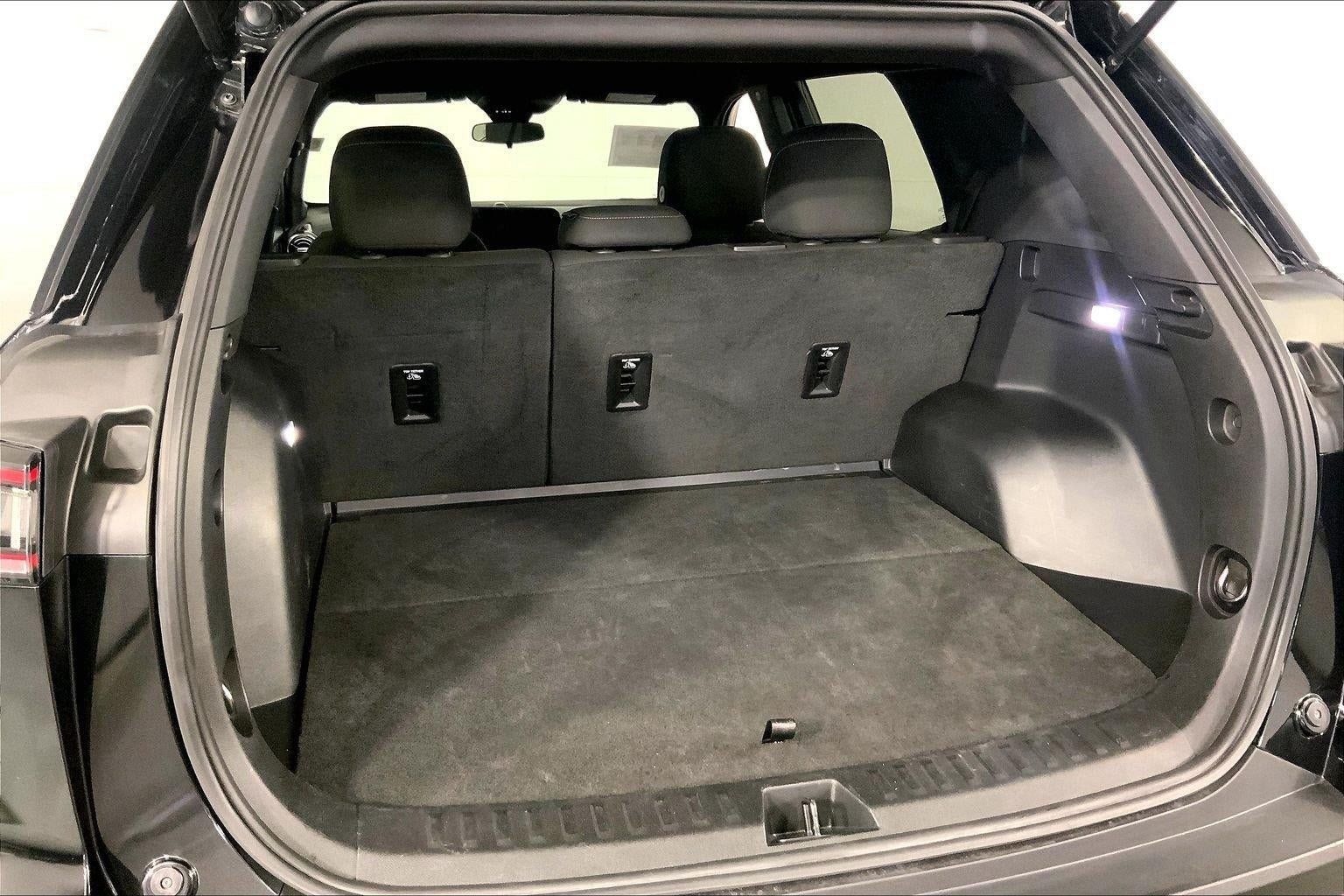 Used 2025 Chevrolet Equinox LT FWD image 4