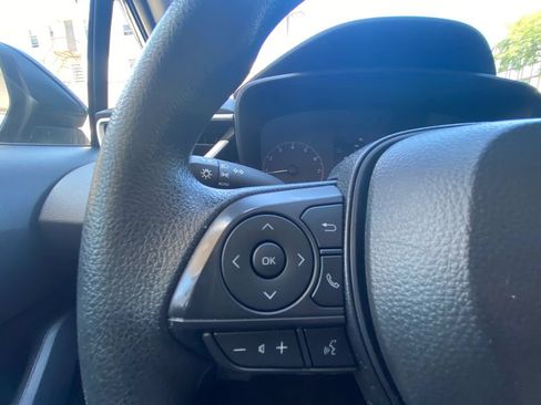 Used 2025 Toyota Corolla LE FWD image 16