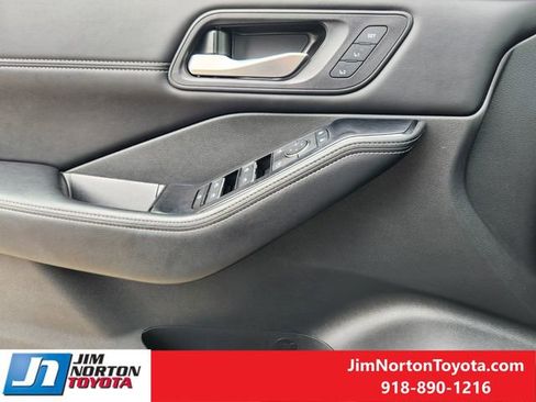 Used 2024 Nissan Rogue SL w/ SL Premium Package FWD image 24