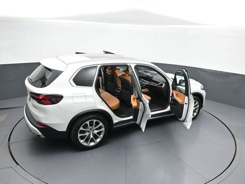 Used 2024 BMW X5 xDrive40i w/ Premium Package AWD/4WD image 48