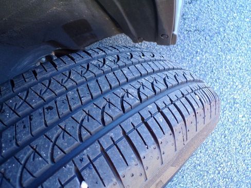 Certified 2025 Subaru Outback Premium image 2