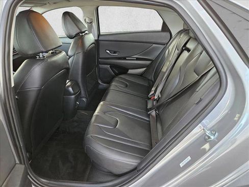 Used 2025 Hyundai Elantra Limited image 15