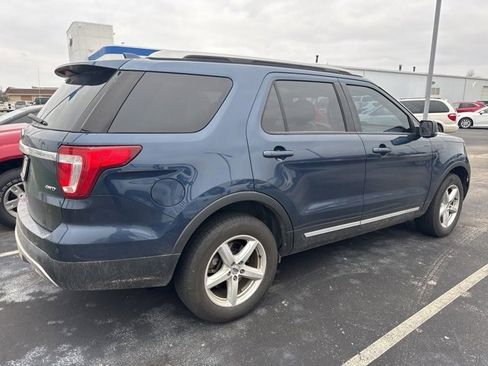 Used 2017 Ford Explorer XLT image 5