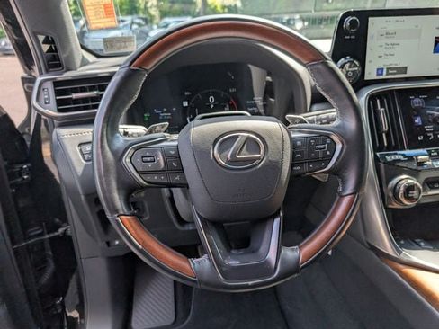 Used 2025 Lexus LX 700h Luxury AWD/4WD image 18