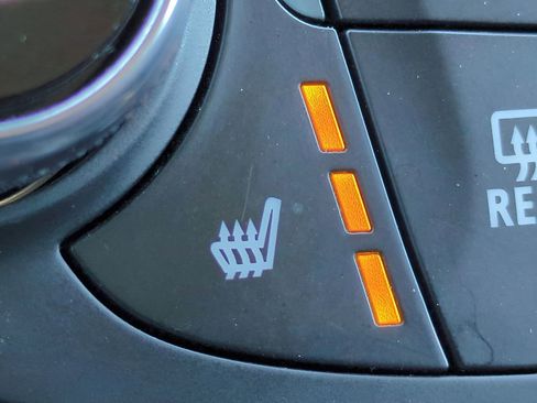 Used 2022 Chevrolet Malibu Premier image 24