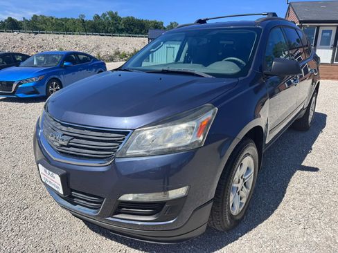 Used 2013 Chevrolet Traverse LS FWD image 2