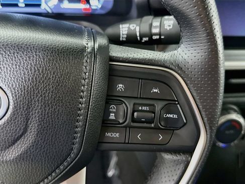 Used 2025 Toyota 4Runner TRD Off-Road Premium AWD/4WD image 25