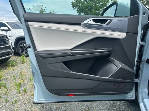 New 2026 Volkswagen Taos SE AWD/4WD image 10