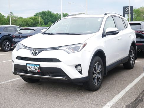Used 2016 Toyota RAV4 XLE AWD/4WD image 3