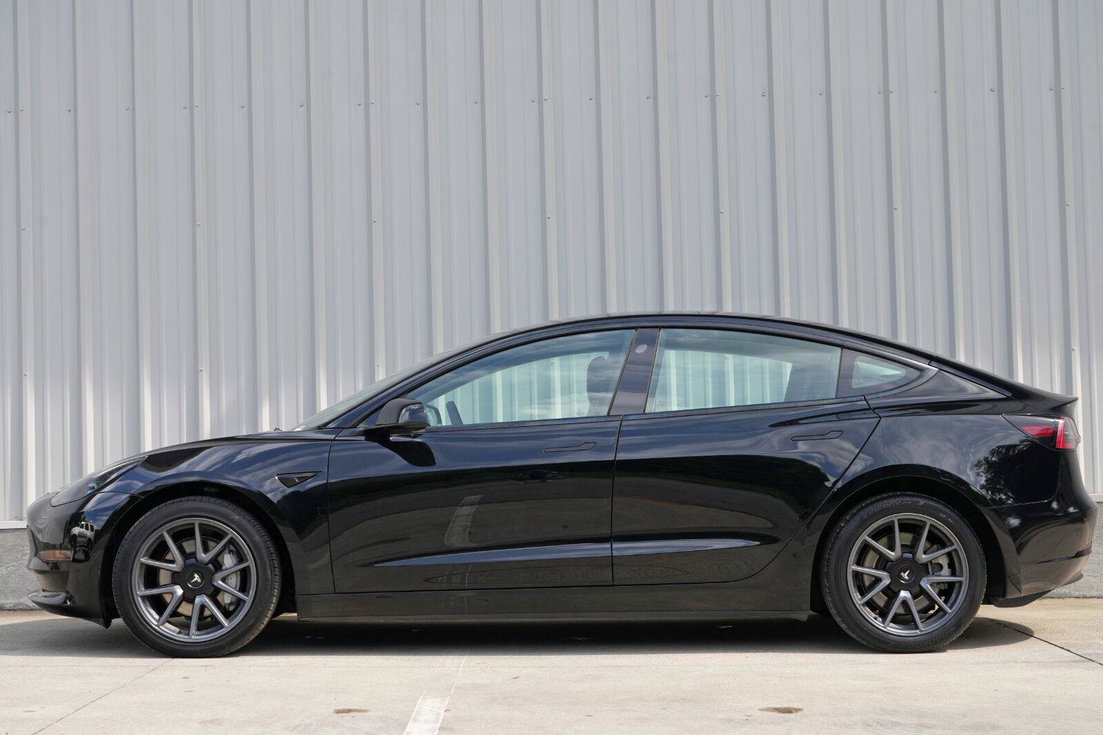 Used 2023 Tesla Model 3 Standard Range RWD image 9