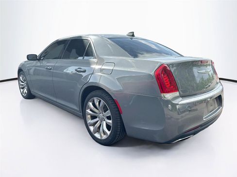 Used 2019 Chrysler 300 Touring w/ Chrome Appearance Package RWD image 3