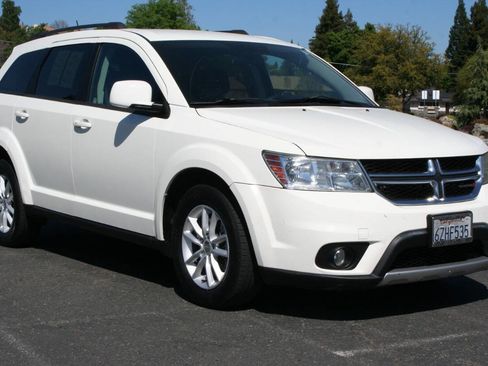 Used 2013 Dodge Journey SXT w/ Flexible Seating Group image 2