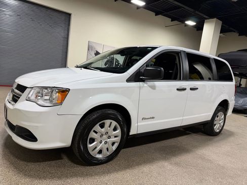 Used 2019 Dodge Grand Caravan SE image 11