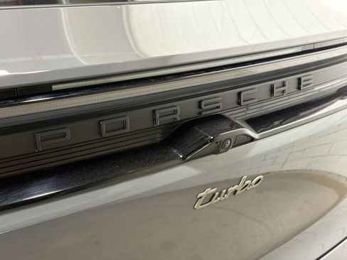 Certified 2025 Porsche Macan Turbo Electric AWD/4WD image 12