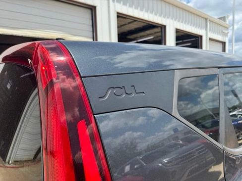 Used 2020 Kia Soul S FWD image 8