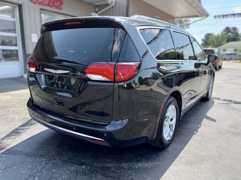 Used 2017 Chrysler Pacifica Touring-L Plus FWD image 8