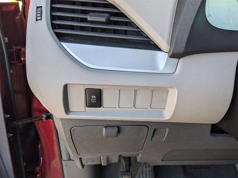 Used 2016 Toyota Sienna L image 27