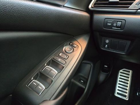 Used 2018 Honda Accord Sport image 18