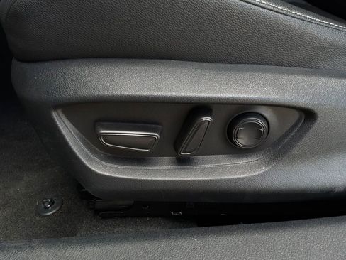Used 2025 Toyota Camry SE FWD image 11