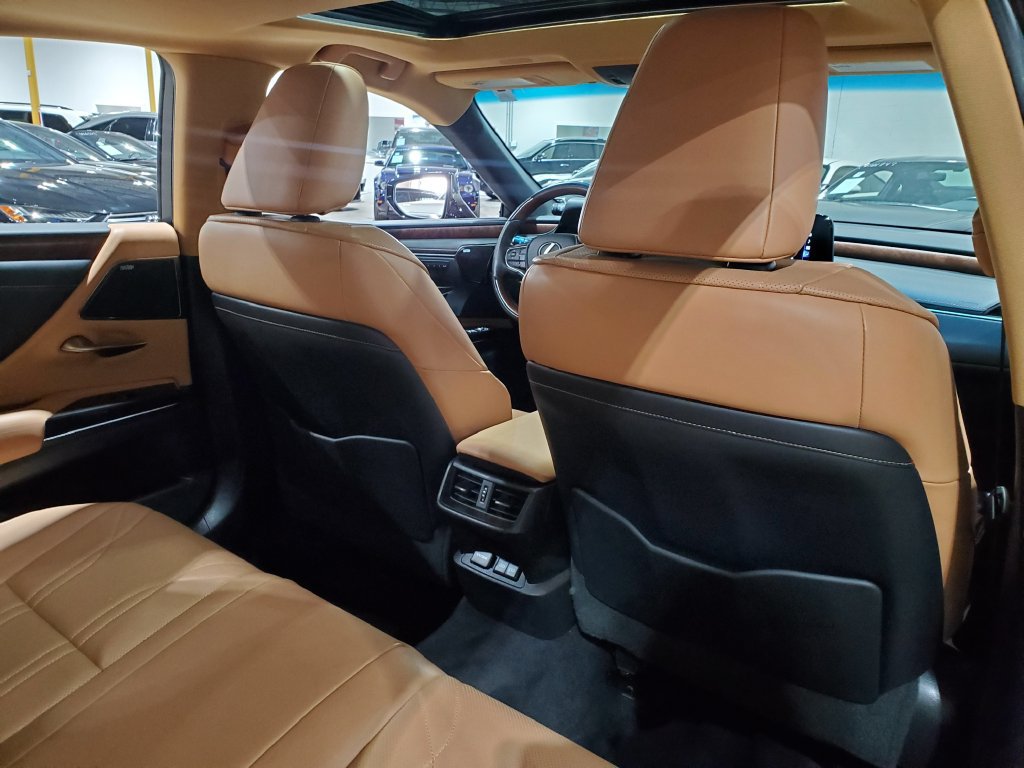 Used 2022 Lexus ES 300h w/ Accessory Package FWD image 21